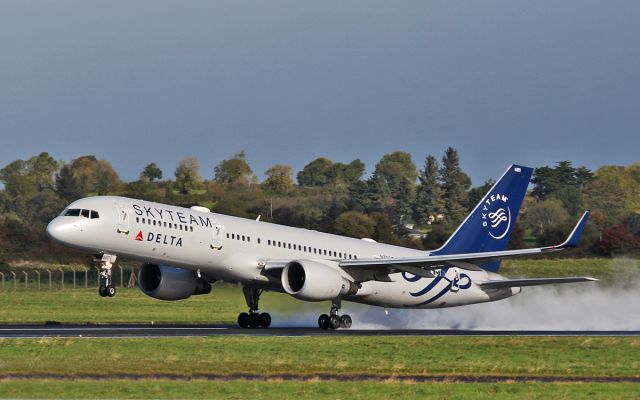 Boeing 757-200 (N705TW) - skyteam delta b757-200 n705tw dep shannon 17/10/16.