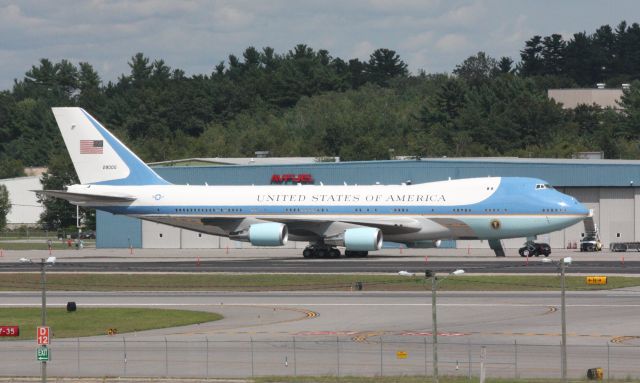 Boeing 747-200 (92-9000)