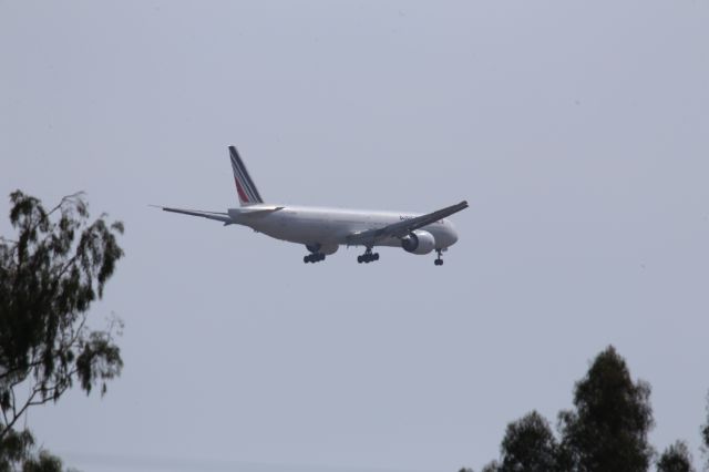 BOEING 777-300ER (F-GZND)