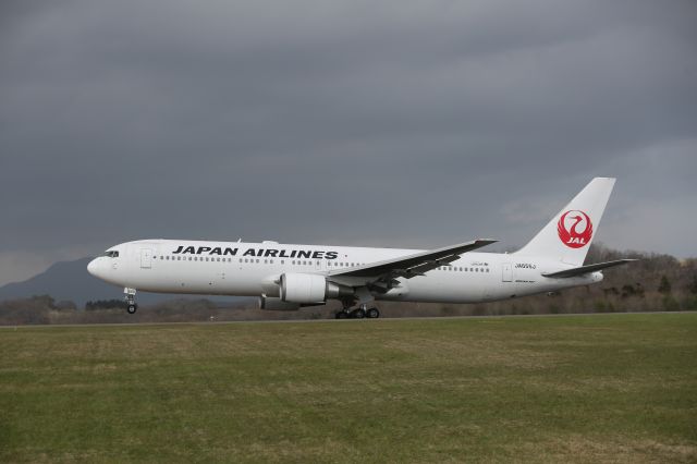 BOEING 767-300 (JA655J) - 04 May 2016:HKD-HND.