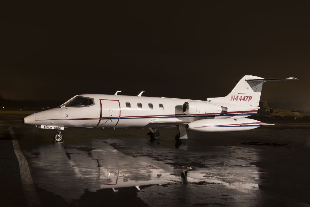 Learjet 25 (N4447P)