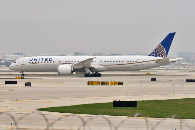 BOEING 787-10 Dreamliner (N12003)