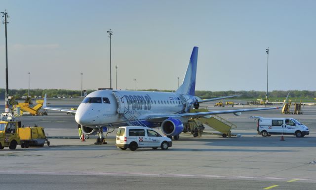 Embraer 170/175 (OE-LMK) - Peoples Vienna line Embraer ERJ-170STD OE-LMK in Vienna 