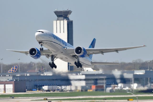 Boeing 777-200 (N78005) - 05-07-22