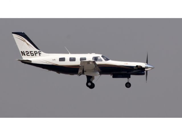 Piper Malibu Meridian (N25PF) - Landing RW04.