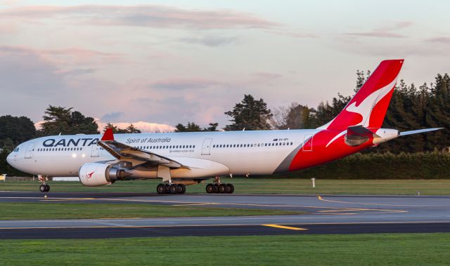 Airbus A330-300 (VH-QPI)