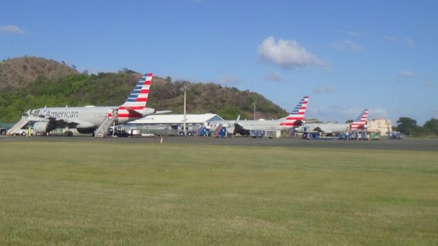 Boeing 737-800 (N972NN)