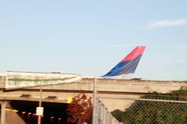 BOEING 767-300 (N175DZ) - Delta 1027 heavy rolling runway 34R bound for Honolulu (PHNL)