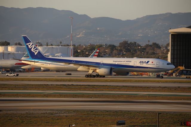 BOEING 777-300ER (JA790A)