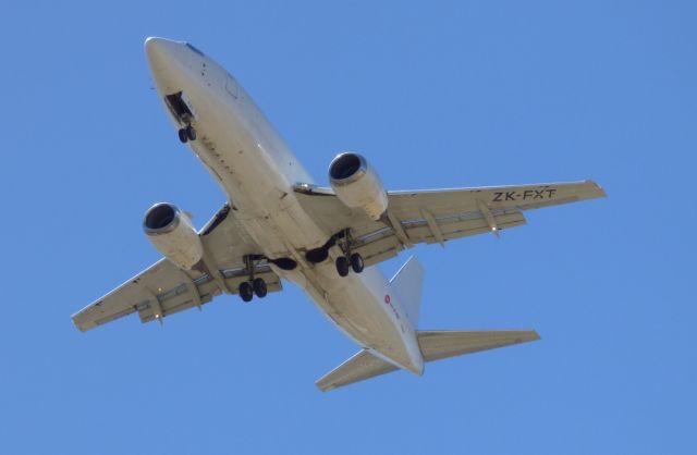 BOEING 737-300 (ZK-FXT)