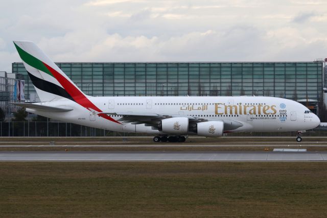 Airbus A380-800 (A6-EEE)