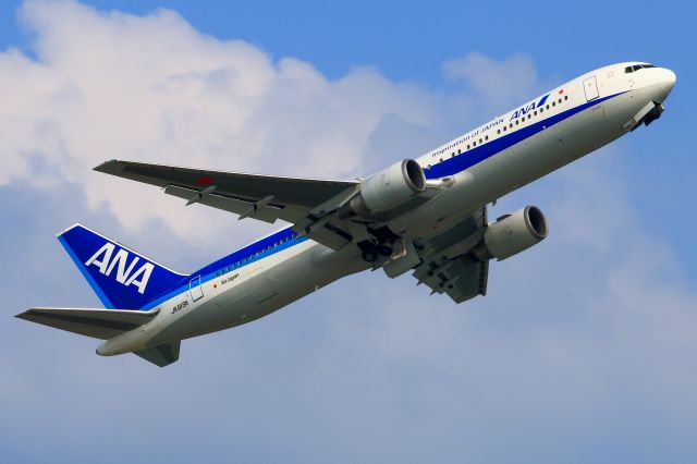 BOEING 767-300 (JA613A)