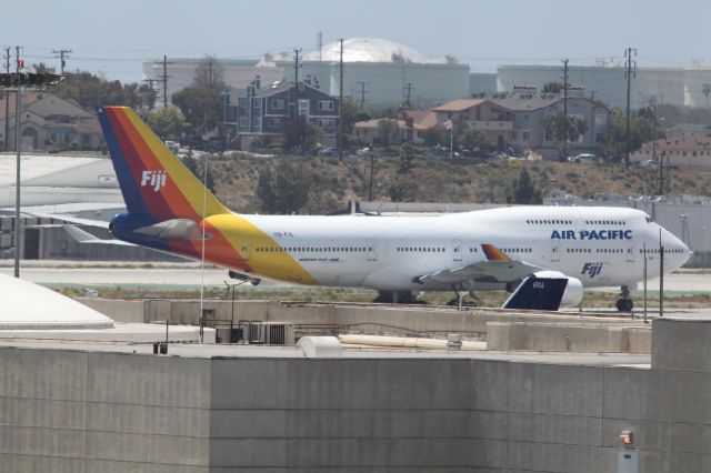 Boeing 747-400 (DQ-FJL)