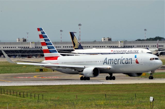 BOEING 767-300 (N395AN)