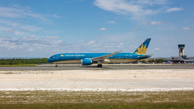Boeing 787-8 (VN-A864)