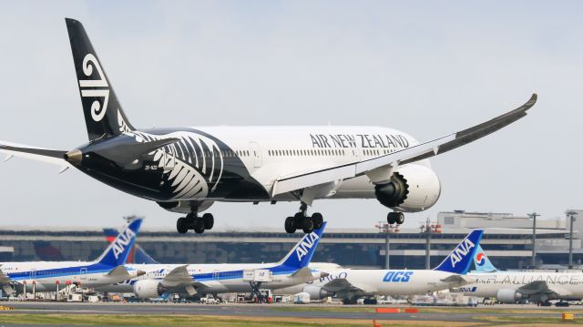 Boeing 787-9 Dreamliner (ZK-NZD) - I photographed it in a Narita Sakuranoyama Park.br /ニュージーランド航空 (Air New Zealand) / Boeing 787-9br /Apr.09.2016 Narita International Airport [NRT/RJAA] JAPAN