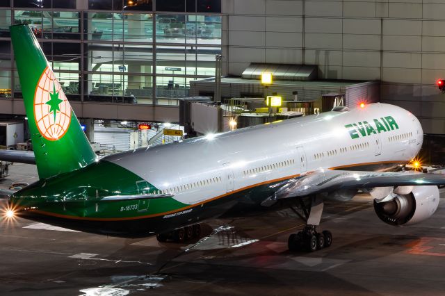 BOEING 777-300ER (B-16733)