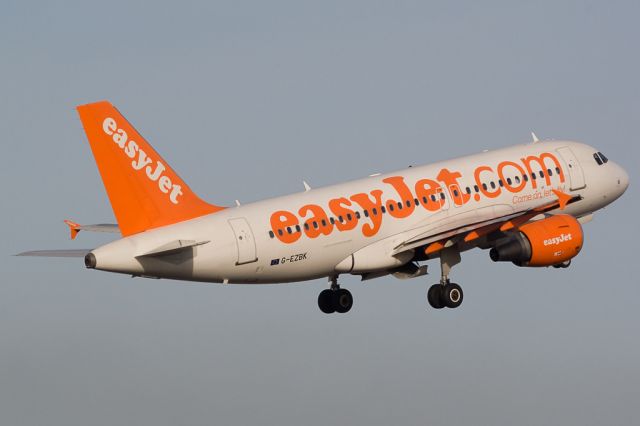 Airbus A319 (G-EZBK)