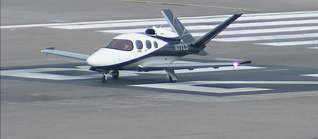 Cirrus Vision SF50 (N77LD) - N77LD03022021ZRH.jpg