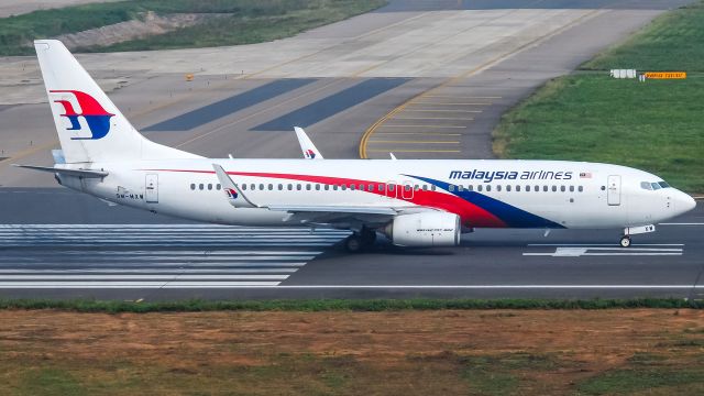 Boeing 737-700 (9M-MXW)
