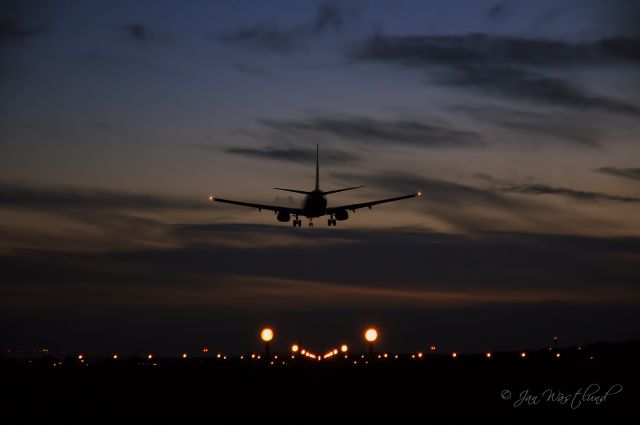 Boeing 737-700 —