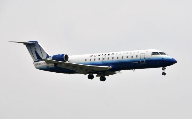 Cessna Skyhawk (N986SW) - Landing 19R on 07102011