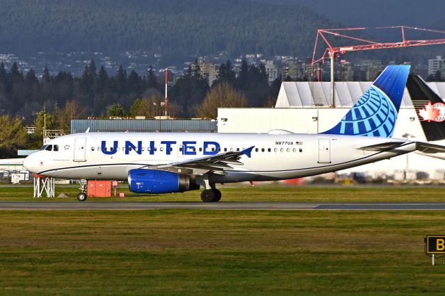 Airbus A319 (N877UA)
