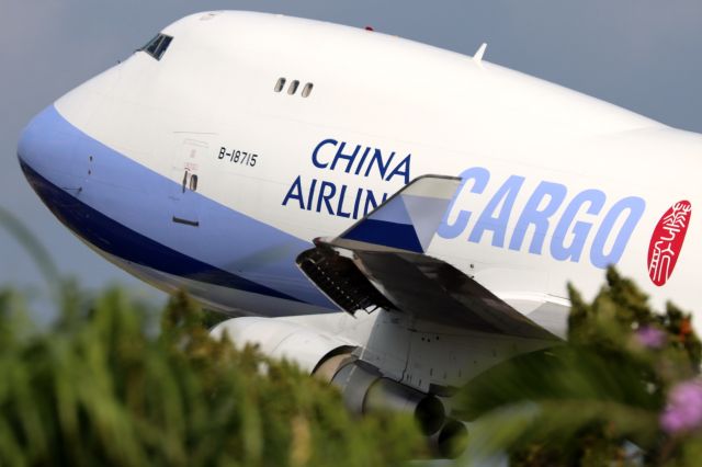 Boeing 747-400 (B-18715)