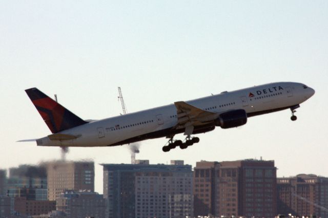 Boeing 777-200 (N864DA)