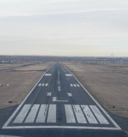— — - Landing on what used to be 11L at the old Jeffco Airport