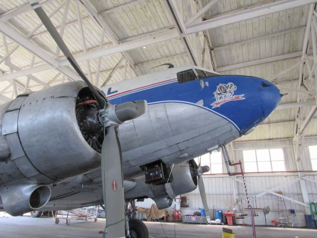 Douglas DC-3 (N982Z)