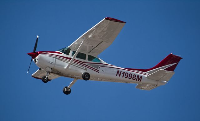 Cessna Skylane (N1998M)