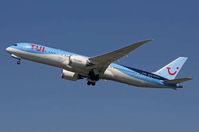 Boeing 787-9 Dreamliner (G-TUIJ) - TOM184 departing to Punta Cana