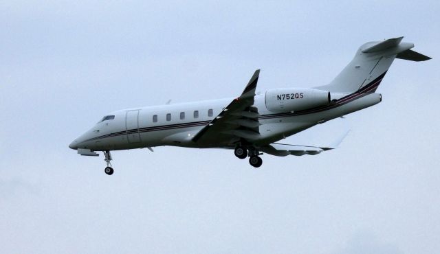 Canadair Challenger 350 (N752QS) - On final is this 2018 Canadair Challenger 350 in the Summer of 2019.