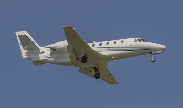 Cessna Citation Excel/XLS (N837JS) - Runway 02L arrival @KDPA.