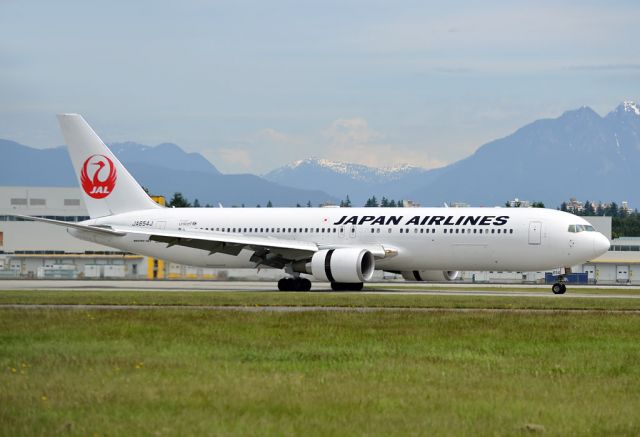 BOEING 767-300 (JA654J)