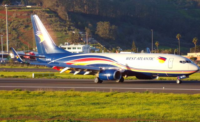 Boeing 737-800 (G-NPTB)