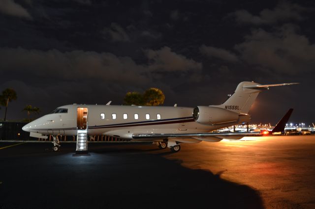 Bombardier Challenger 300 (N155SL) - N155SL On ramp at National jet - KFLL