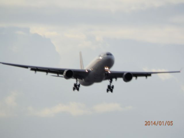 Airbus A330-300 (EC-LUX)