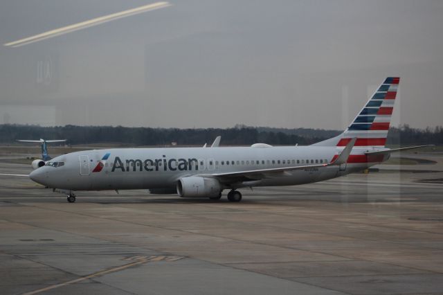 Boeing 737-800 (N890NN)