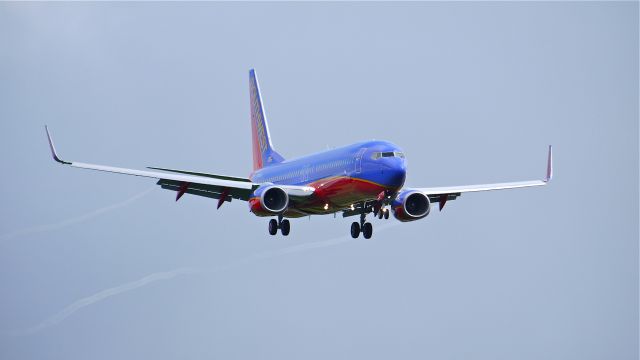 Boeing 737-800 (N8316H) - BOE615 on final approach to runway 16R during a flight test on 7/21/12.  br /The aircraft is a B737-8H4(WL) c/n: 36684 - LN:4113.