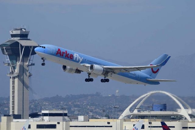 BOEING 767-300 (PH-OYE) - Arkefly Boeing 767-304ER PH-OYE at Los Angeles International Airport on August 20, 2013