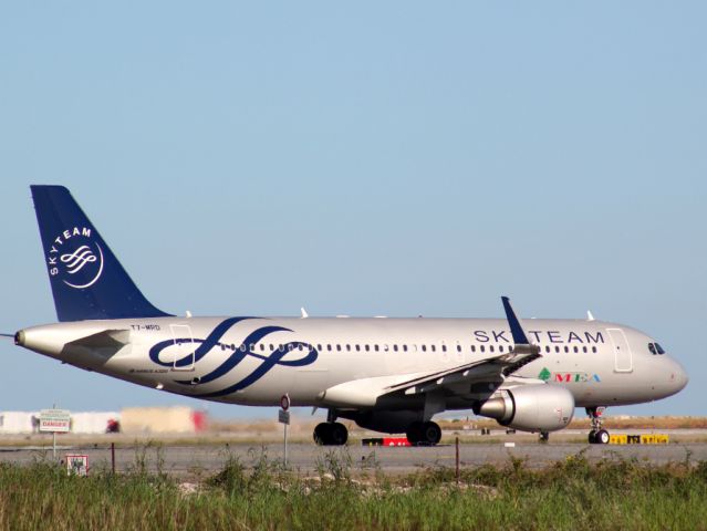 Airbus A320 (T7-MRD)