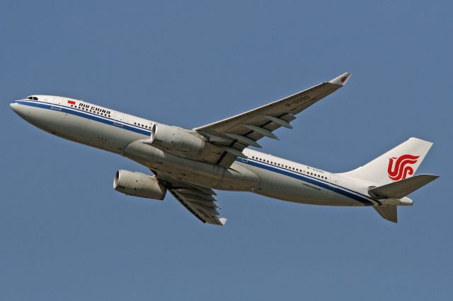 Airbus A330-200 (B-6090)