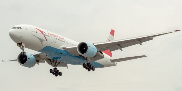 BOEING 727-200 (OE-LPC) - Austrian Airlines Boeing 777-2Z9ER arriving from Vienna landing on runway 29 at Newark on 8/4/21.