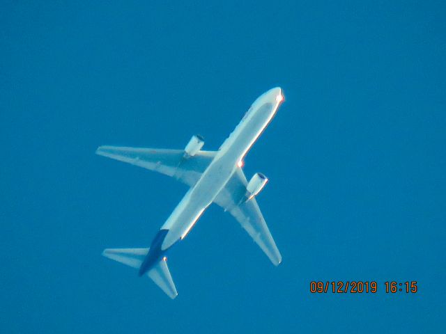 BOEING 767-300 (N297FE)