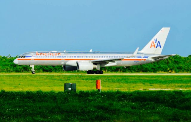 Boeing 757-200 (N691AA)