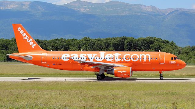 Airbus A320 (G-EZUI) - 200th easyJet Airbus