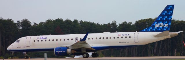 Embraer ERJ-190 (N236JB) - 10/9/15 Blue By Designbr /BWI to BOSbr /Flight 126