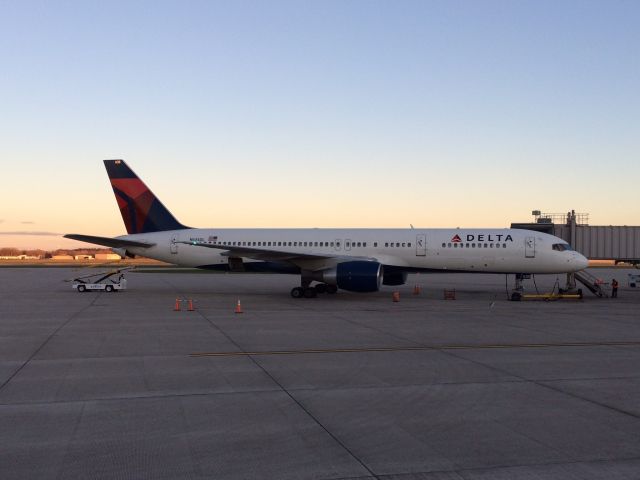 Boeing 757-200 (N635DL)